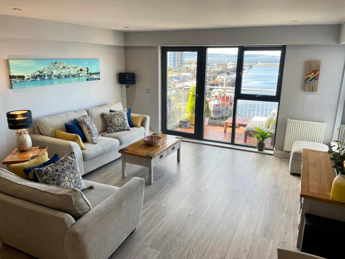 Corinthian Quay Apartment - image 2