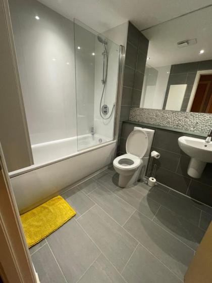 Corinthian Quay Apartment - image 7