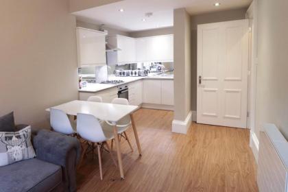 Brilliant Bright 3Bd-1Ba - image 2