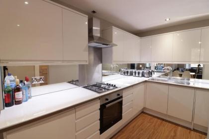 Brilliant Bright 3Bd-1Ba - image 3
