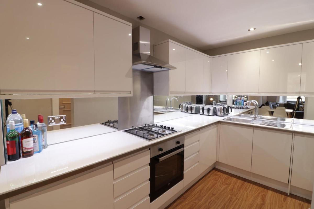 Brilliant Bright 3Bd-1Ba - image 3