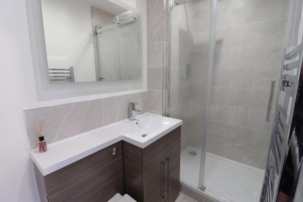 Brilliant Bright 3Bd-1Ba - image 5