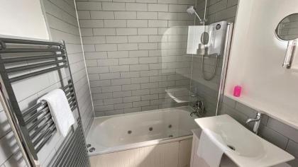 North Middleton Apartment - image 8