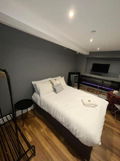 Cosy Double Bed With Fire Place - image 2
