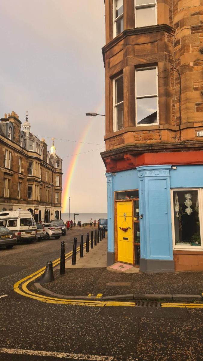 Portobello Charming Seaside 3-BR Holiday Apartment - main image