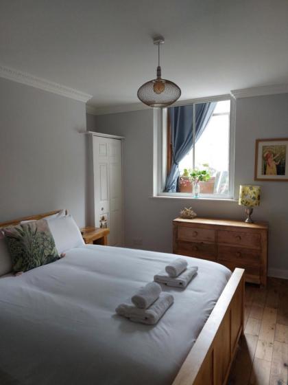 Portobello Charming Seaside 3-BR Holiday Apartment - image 2