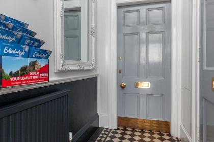Stylish Victorian Apartment close to the Botanical gardens Free parking! - image 17