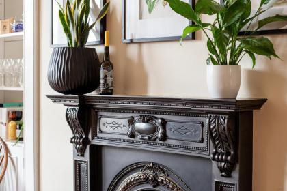 Stylish Victorian Apartment close to the Botanical gardens Free parking! - image 18