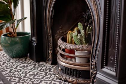 Stylish Victorian Apartment close to the Botanical gardens Free parking! - image 19