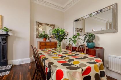 Stylish Victorian Apartment close to the Botanical gardens Free parking! - image 3