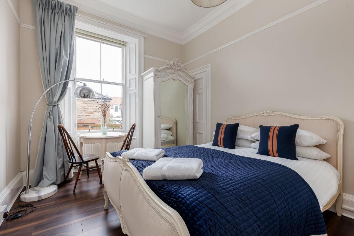 Stylish Victorian Apartment close to the Botanical gardens Free parking! - image 5