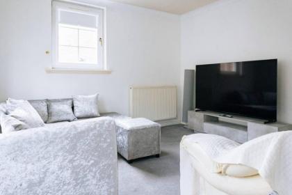 Snug & Serene 2BD Flat - Roseburn - image 11
