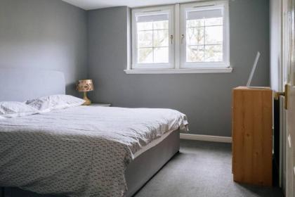 Snug & Serene 2BD Flat - Roseburn - image 12