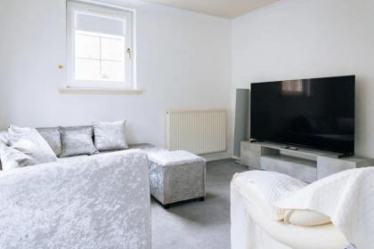 Snug & Serene 2BD Flat - Roseburn - image 2