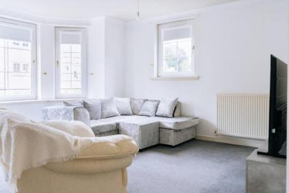 Snug & Serene 2BD Flat - Roseburn - image 6