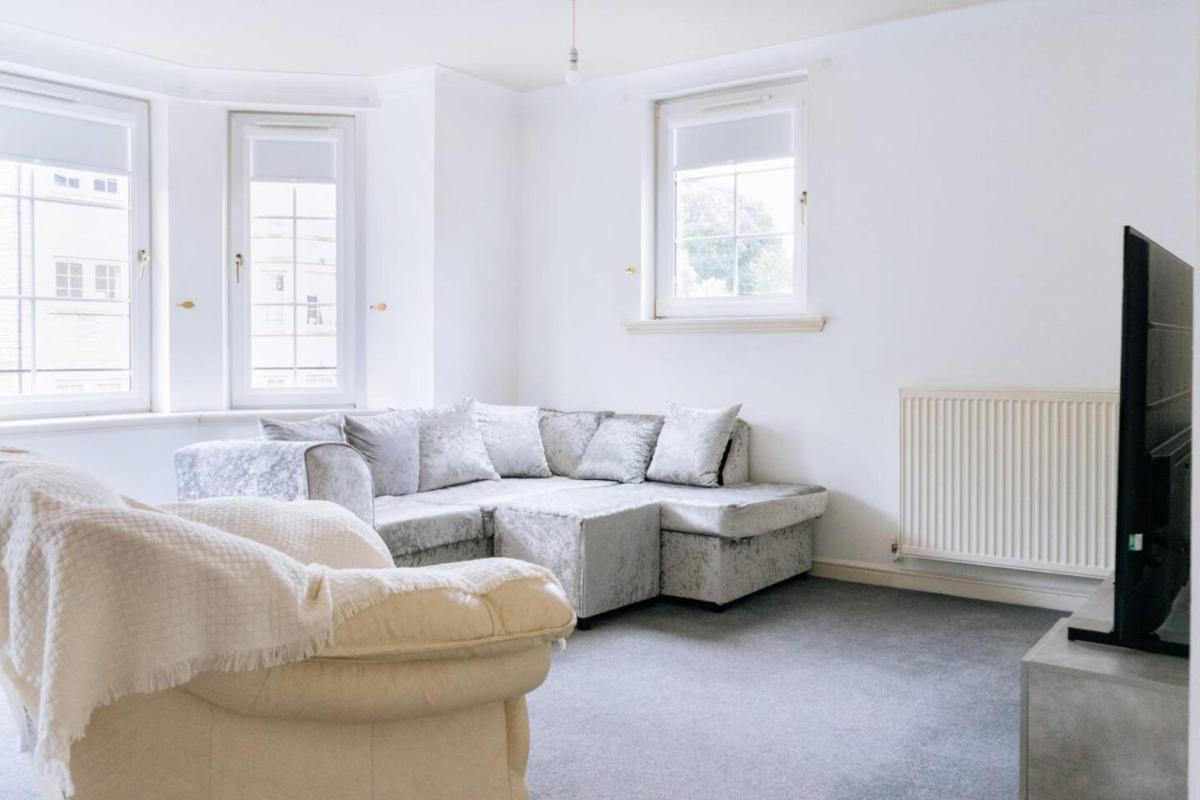 Snug & Serene 2BD Flat - Roseburn - image 6