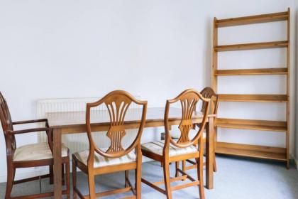 Snug & Serene 2BD Flat - Roseburn - image 9
