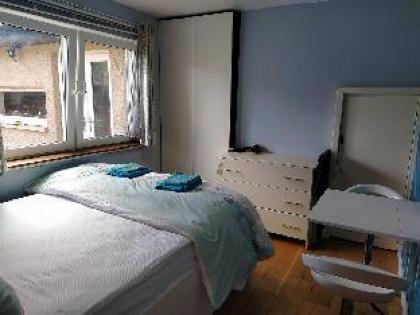 Self Catering Studio Flat - image 10