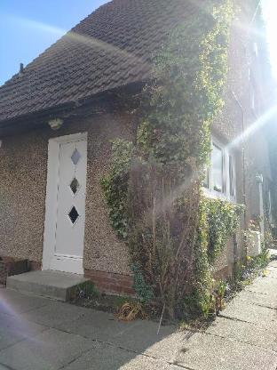 Self Catering Studio Flat - image 5