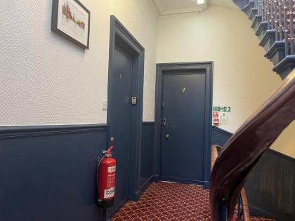 THE EDINBURGH TOWNHOUSE - Boutique Hostel - image 10