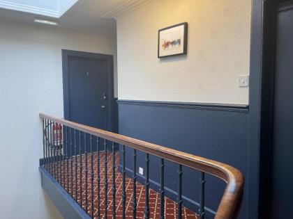 THE EDINBURGH TOWNHOUSE - Boutique Hostel - image 12