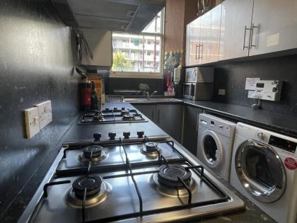 THE EDINBURGH TOWNHOUSE - Boutique Hostel - image 14