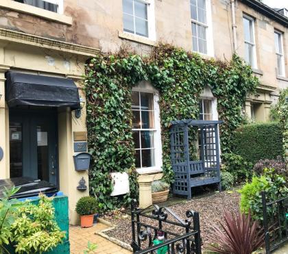 THE EDINBURGH TOWNHOUSE - Boutique Hostel - image 9