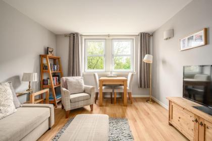 Castle View Hideaway - image 10