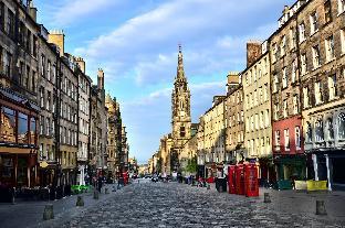 Edinburgh City Centre (Waverley) - main image