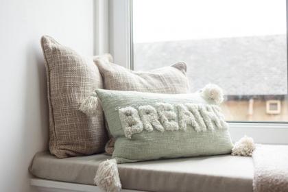 Quiet & cosy flat near Haymarket station - image 8