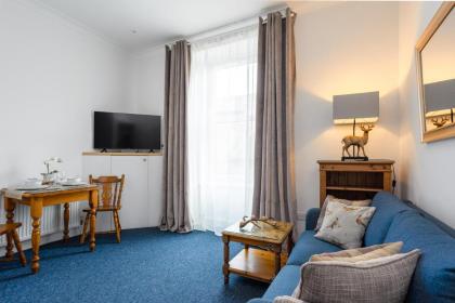 Quiet & cosy flat near Haymarket station - image 12