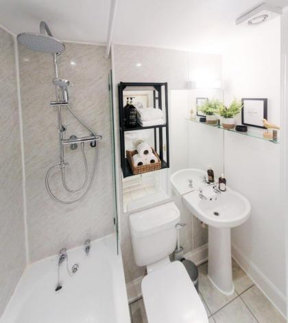 Quiet & cosy flat near Haymarket station - image 18