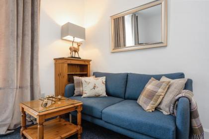 Quiet & cosy flat near Haymarket station - image 5