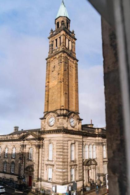 Bright High-Ceiling 2BD Flat - Central Edinburgh! - image 11