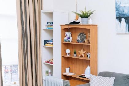 Bright High-Ceiling 2BD Flat - Central Edinburgh! - image 15
