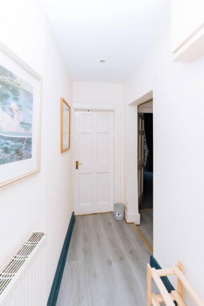 Bright High-Ceiling 2BD Flat - Central Edinburgh! - image 18