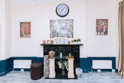 Bright High-Ceiling 2BD Flat - Central Edinburgh! - image 25