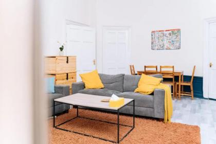 Bright High-Ceiling 2BD Flat - Central Edinburgh! - image 28