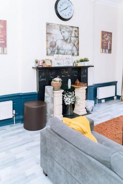 Bright High-Ceiling 2BD Flat - Central Edinburgh! - image 29