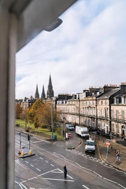Bright High-Ceiling 2BD Flat - Central Edinburgh! - image 5