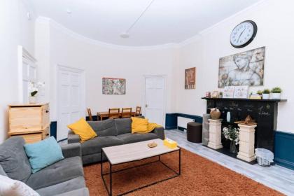Bright High-Ceiling 2BD Flat - Central Edinburgh! - image 9