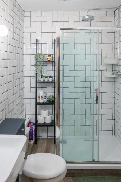 Chic 1BD Flat - wViews of Edinburgh Castle! - image 12