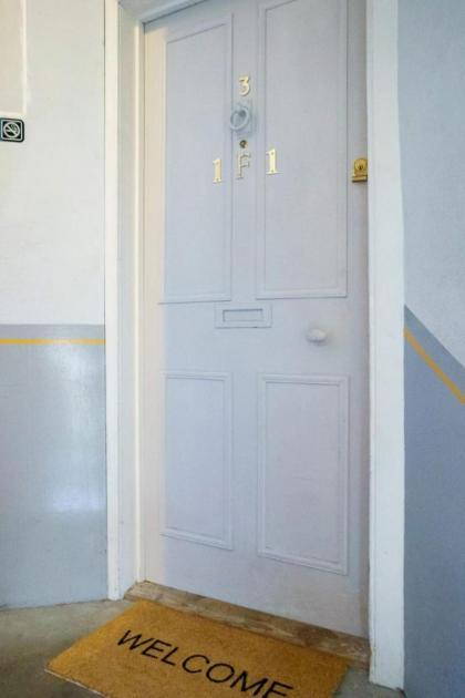 Chic 1BD Flat - wViews of Edinburgh Castle! - image 16