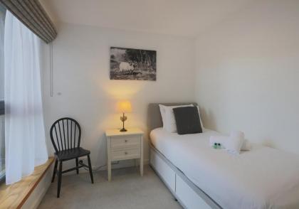 The East London Residence - image 15