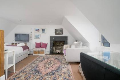 Pass the Keys Cosy Studio Apartment - image 13