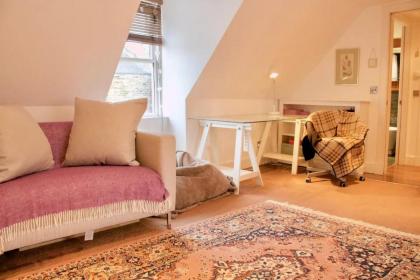 Pass the Keys Cosy Studio Apartment - image 2
