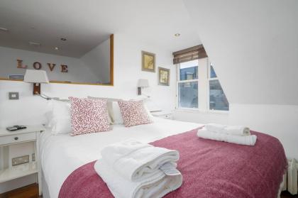 Pass the Keys Cosy Studio Apartment - image 20