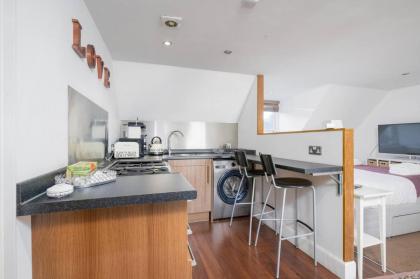 Pass the Keys Cosy Studio Apartment - image 29