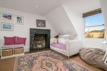 Pass the Keys Cosy Studio Apartment - image 4