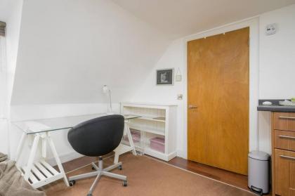 Pass the Keys Cosy Studio Apartment - image 5